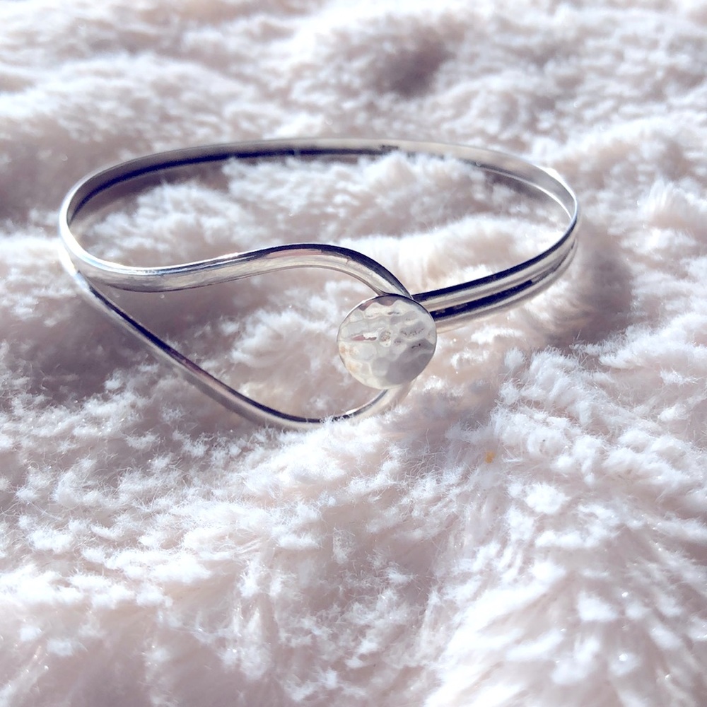 Stunning 925 Silver open clasp Bracelet